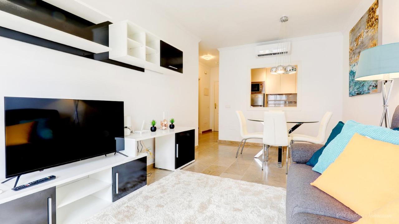 Cozy Apartment Overlooking Estepona'S Marina! Exterior photo